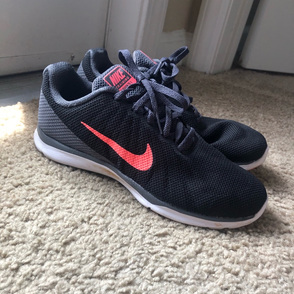 Nike tennis shoes
